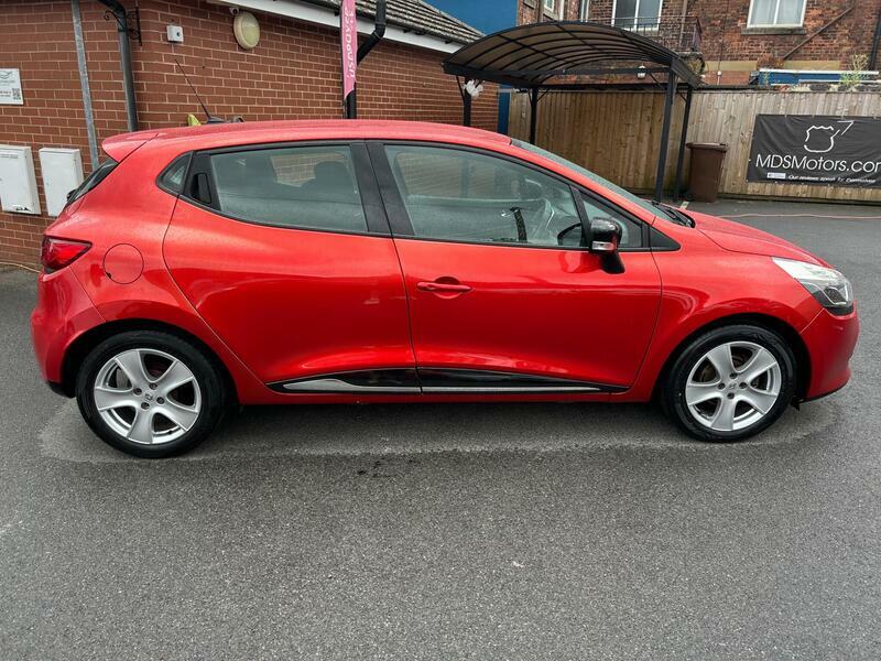 Renault Clio 1.2 16V Dynamique Medianav Euro 5 Red #4