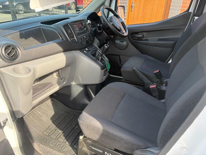 Nissan NV200 Diesel White #7