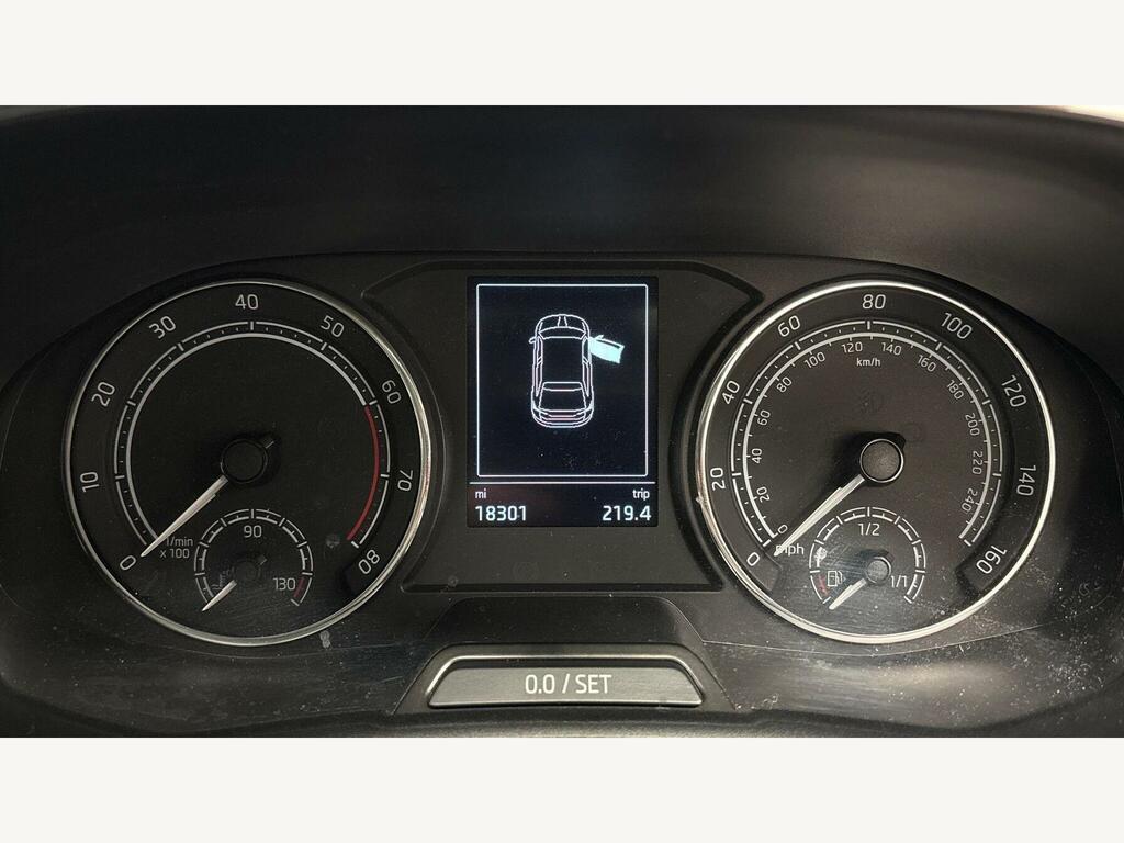Skoda Fabia 1.0 Mpi 80Ps Se Comfort 5-Dr Hatchback Grey #9