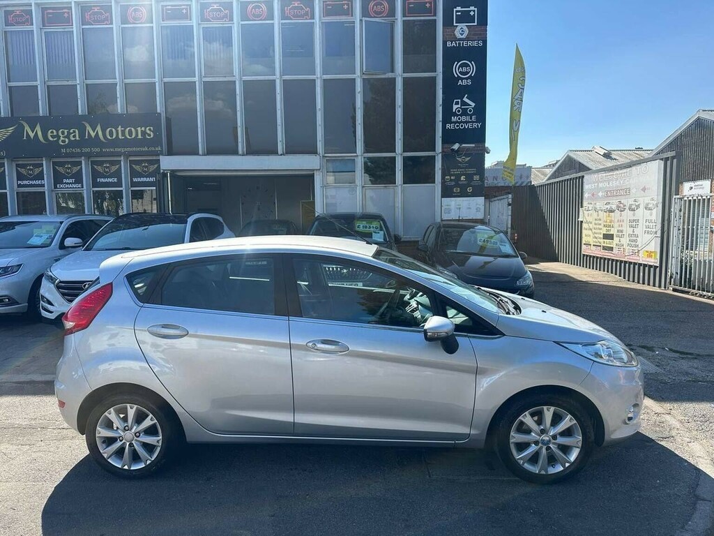 Ford Fiesta Hatchback 1.25 Zetec 201010 Silver #2