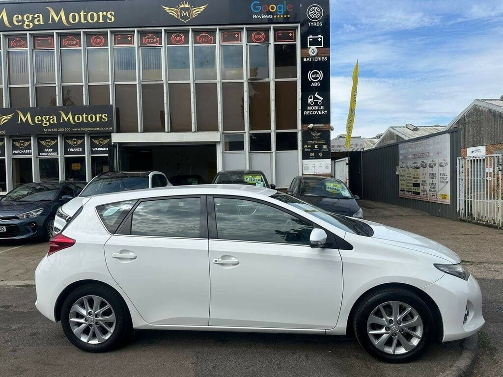 Toyota Auris Hatchback 1.6 V-matic Icon Euro 5 201464 LV64EES White #3