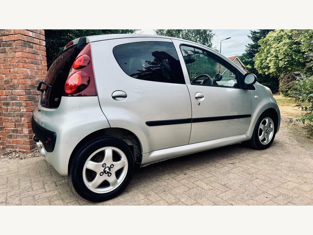 Peugeot 107 1.0 12V Allure Euro 5 Silver #2