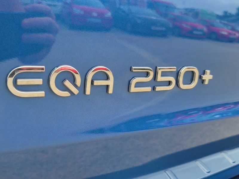 Mercedes-Benz EQA Eqa 250 140Kw Amg Line Executive 70.5Kwh Black #25