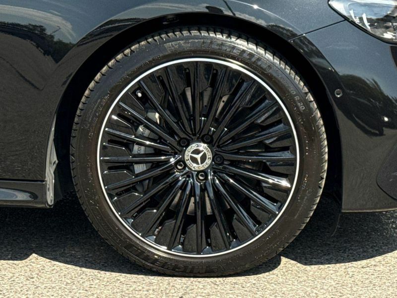 Mercedes-Benz E Class Saloon Black #4
