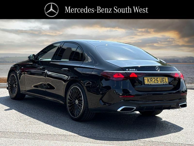 Mercedes-Benz E Class Saloon Black #2