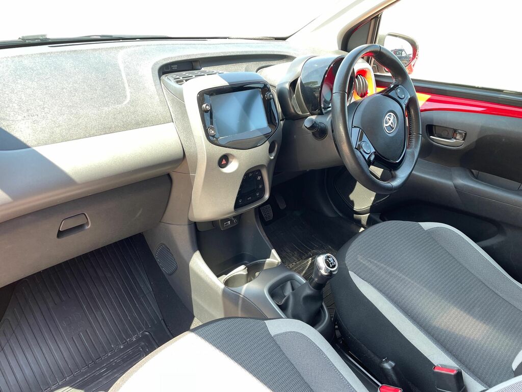 Toyota Aygo 1.0 Vvt-i X-play 5-Dr White #9