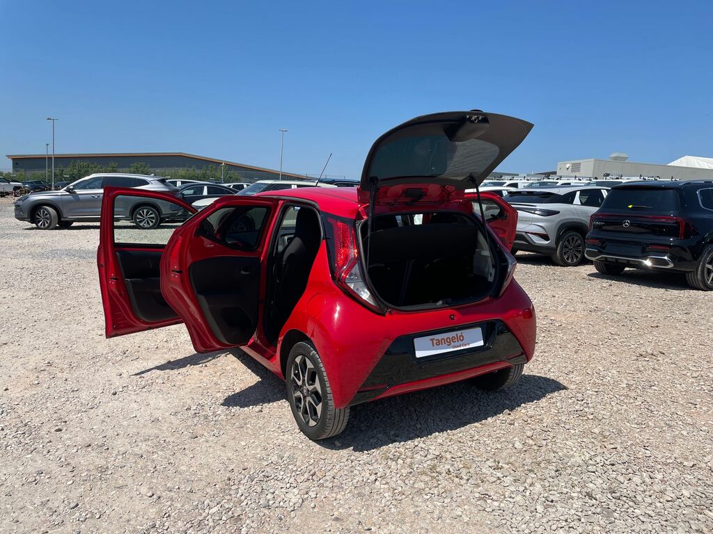 Toyota Aygo 1.0 Vvt-i X-play 5-Dr White #29