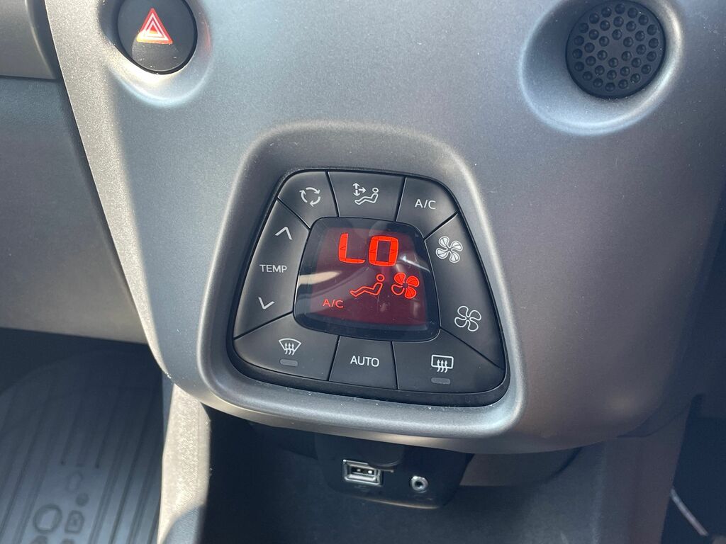 Toyota Aygo 1.0 Vvt-i X-play 5-Dr White #19