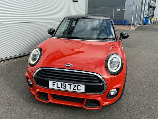 Mini Hatch 1.5 Cooper Sport Hatchback Steptronic E FL19TZC Orange #3