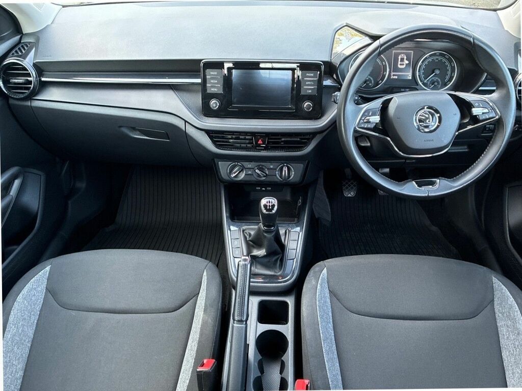 Skoda Fabia Se Comfort 1.0 Mpi 80 Ps 5G Man 2023 White #2