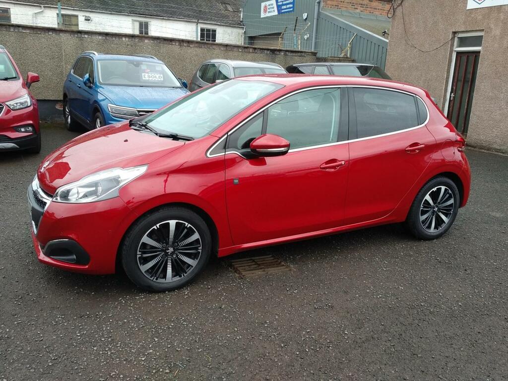 Peugeot 208 1.2 Puretech Tech Edition Red #2