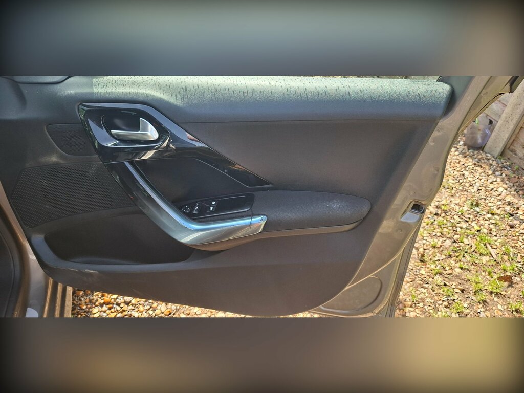 Peugeot 208 Hatchback 1.2 Vti Allure Euro 5 201363 Black #6