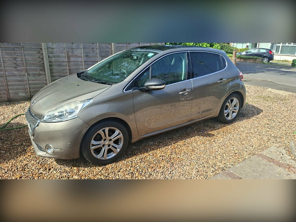 Peugeot 208 Hatchback 1.2 Vti Allure Euro 5 201363 Black #2