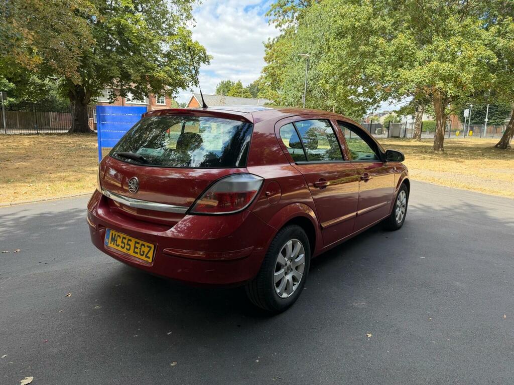 Vauxhall Astra 1.4I 16V Club Red #4
