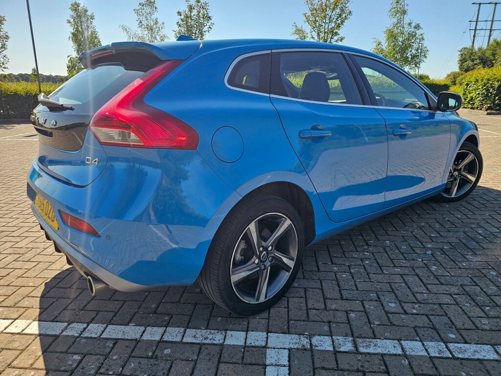Volvo V40 2.0 D4 R-design Hatchback Euro 6 Blue #3