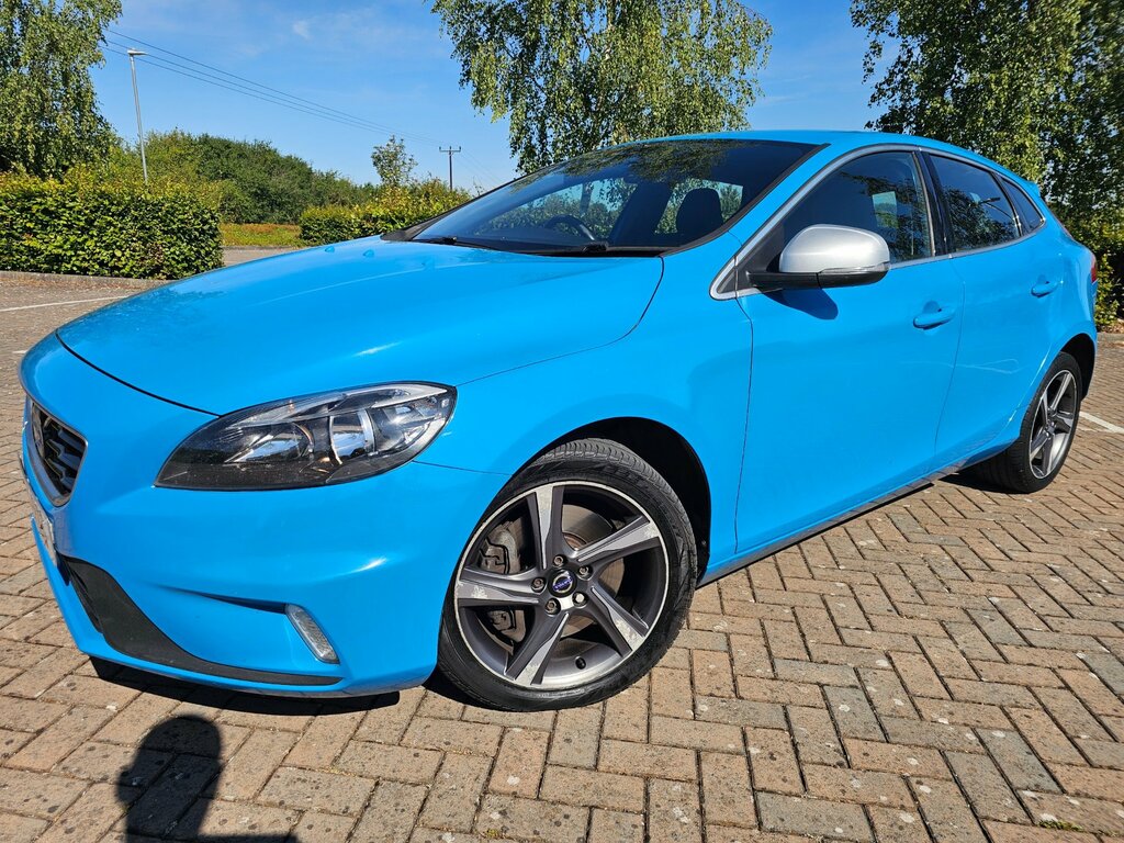 Volvo V40 2.0 D4 R-design Hatchback Euro 6 Blue