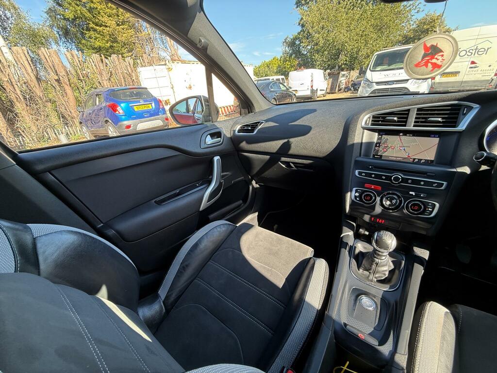 DS DS 4 Crossback Hatchback Orange #38