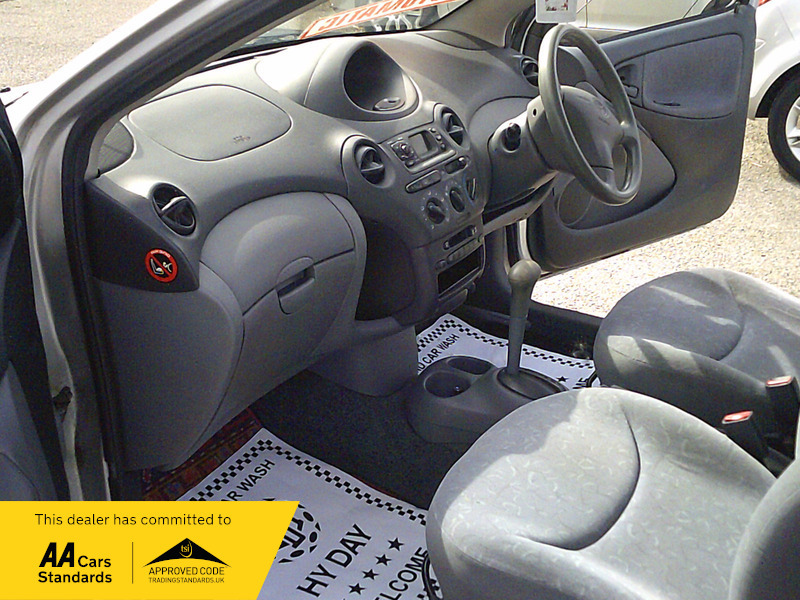 Toyota Yaris 1.3 Vvt-i 16V Cdx Silver #16