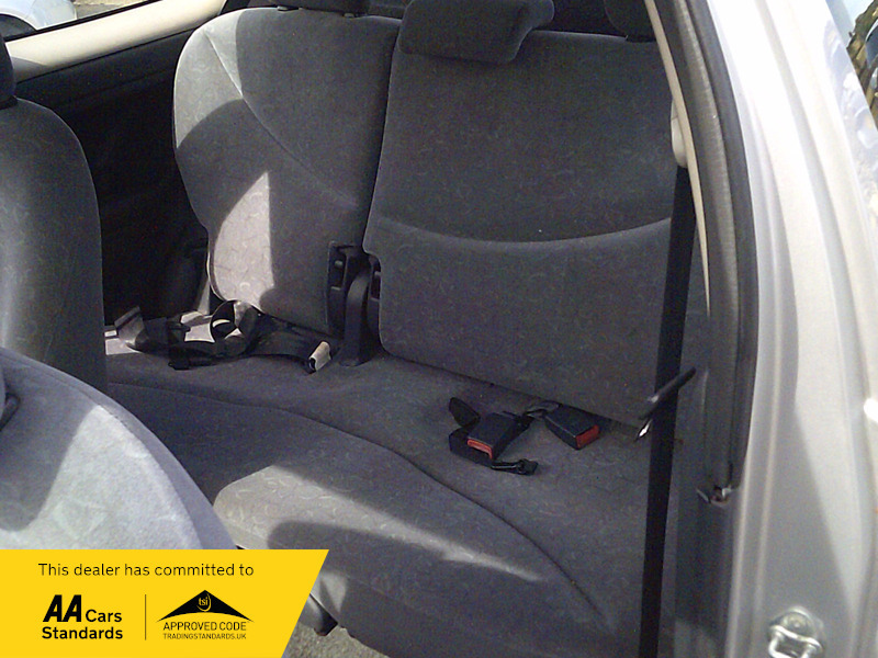 Toyota Yaris 1.3 Vvt-i 16V Cdx Silver #18