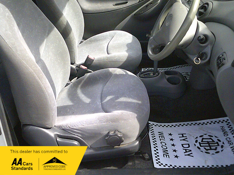 Toyota Yaris 1.3 Vvt-i 16V Cdx Silver #14