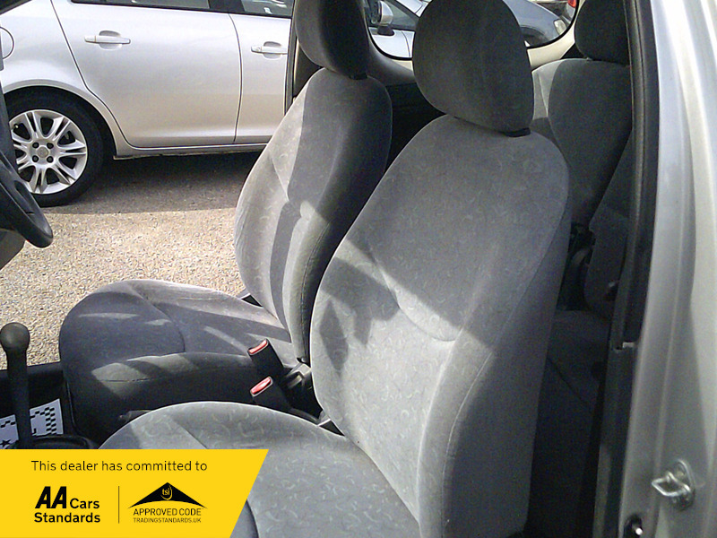 Toyota Yaris 1.3 Vvt-i 16V Cdx Silver #17