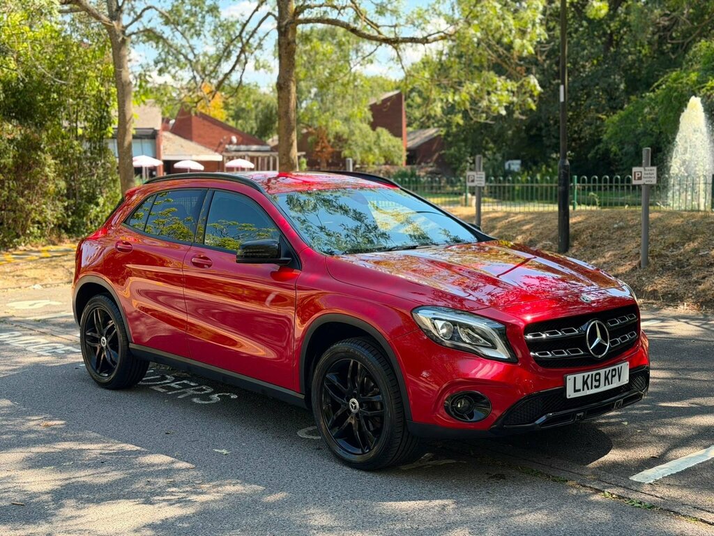 Mercedes-Benz GLA Class 1.6 Gla180 Urban Edition 7G-dct Euro 6 Ss Red