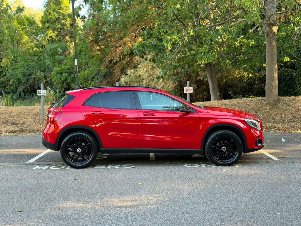 Mercedes-Benz GLA Class 1.6 Gla180 Urban Edition 7G-dct Euro 6 Ss Red #3