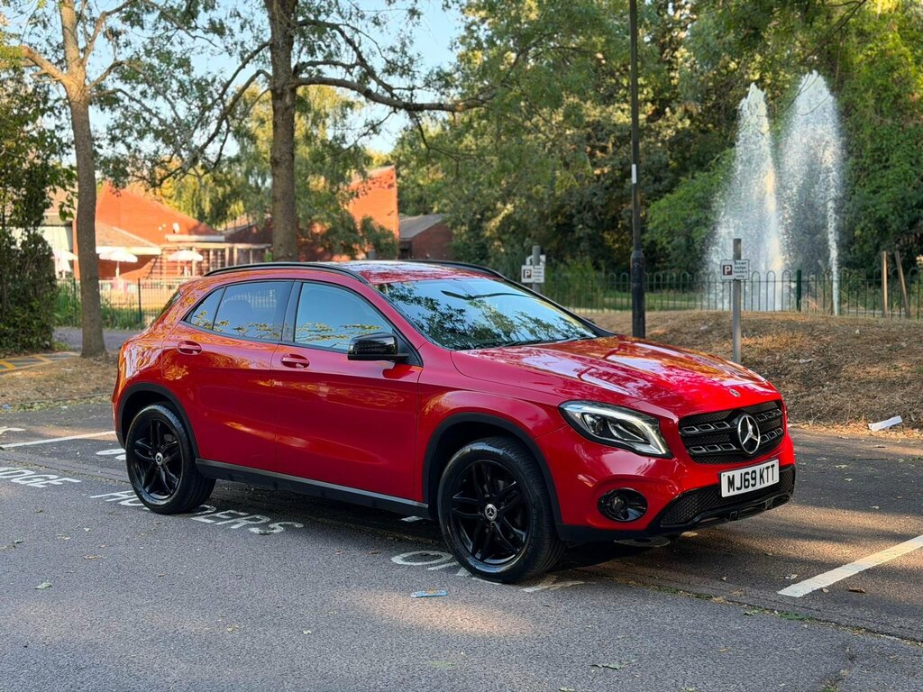 Mercedes-Benz GLA Class 1.6 Gla180 Urban Edition 7G-dct Euro 6 Ss Red