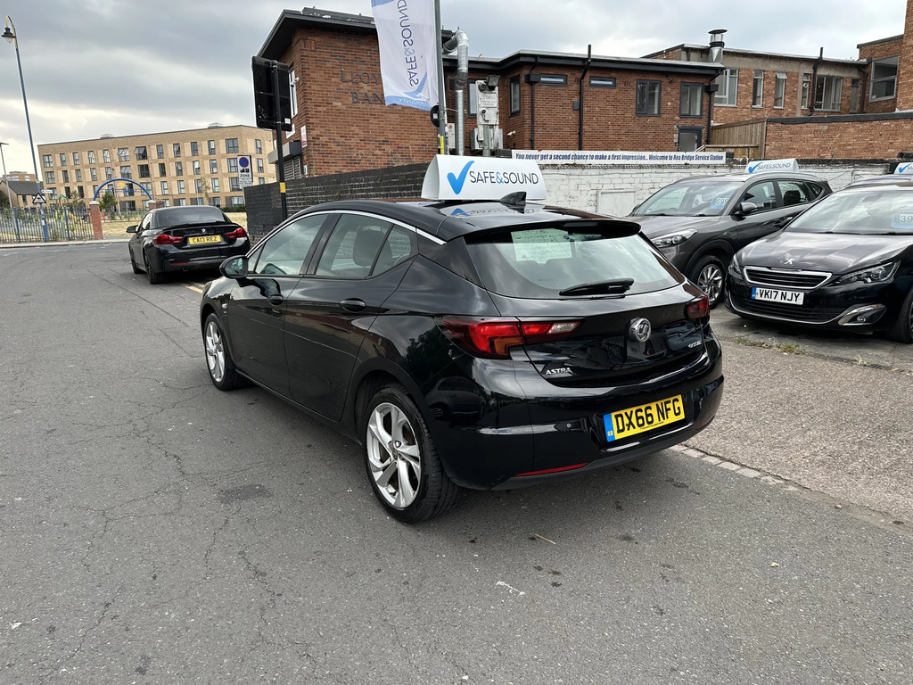 Vauxhall Astra Hatchback Black #6