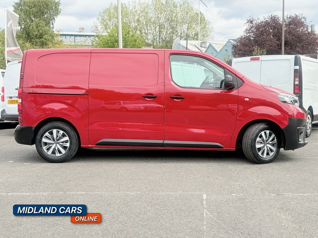 Toyota PROACE Panel Van 1.5 D Active 2023 LM23UNL Red #4