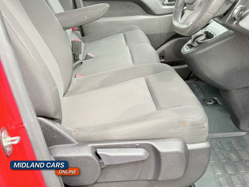 Toyota PROACE Panel Van 1.5 D Active 2023 LM23UNL Red #2