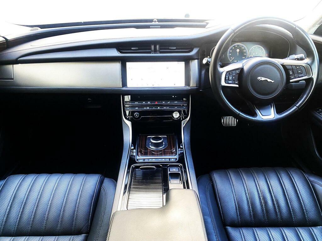 Jaguar XF Xf Prestige D Silver #10