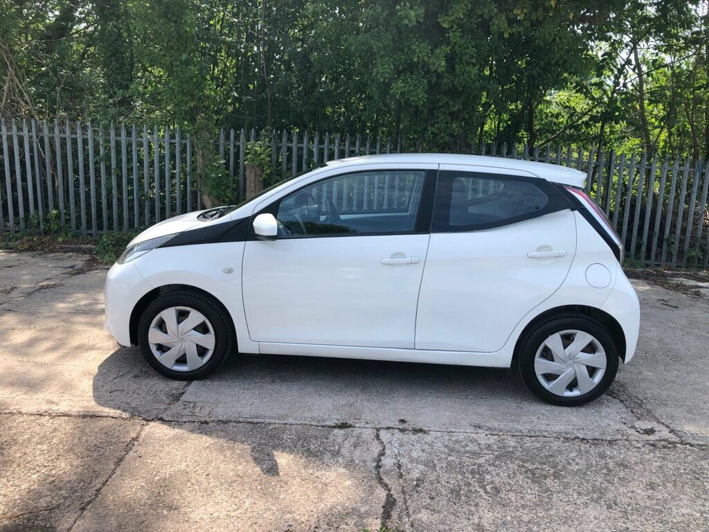 Toyota Aygo 1.0 Vvt-i X-play X-shift Euro 5 Euro 5 White #3