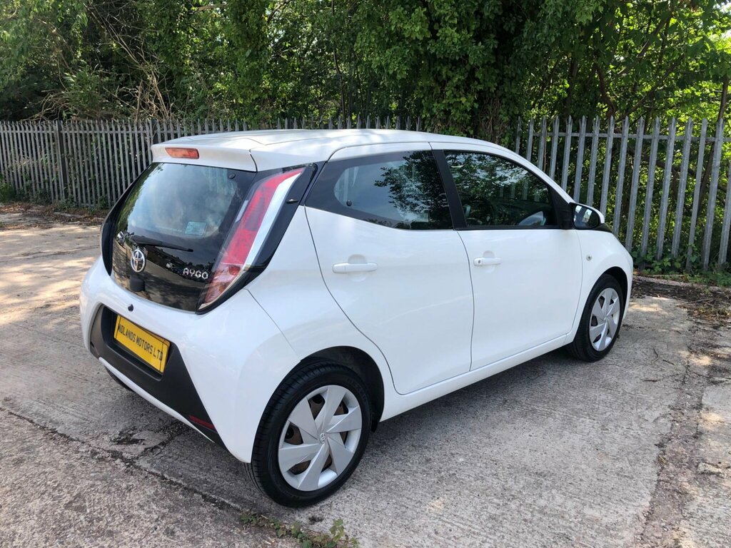 Toyota Aygo 1.0 Vvt-i X-play X-shift Euro 5 Euro 5 White #4