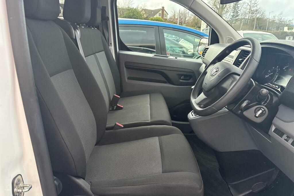 Toyota Proace Verso 1.5D Combi Medium White #6