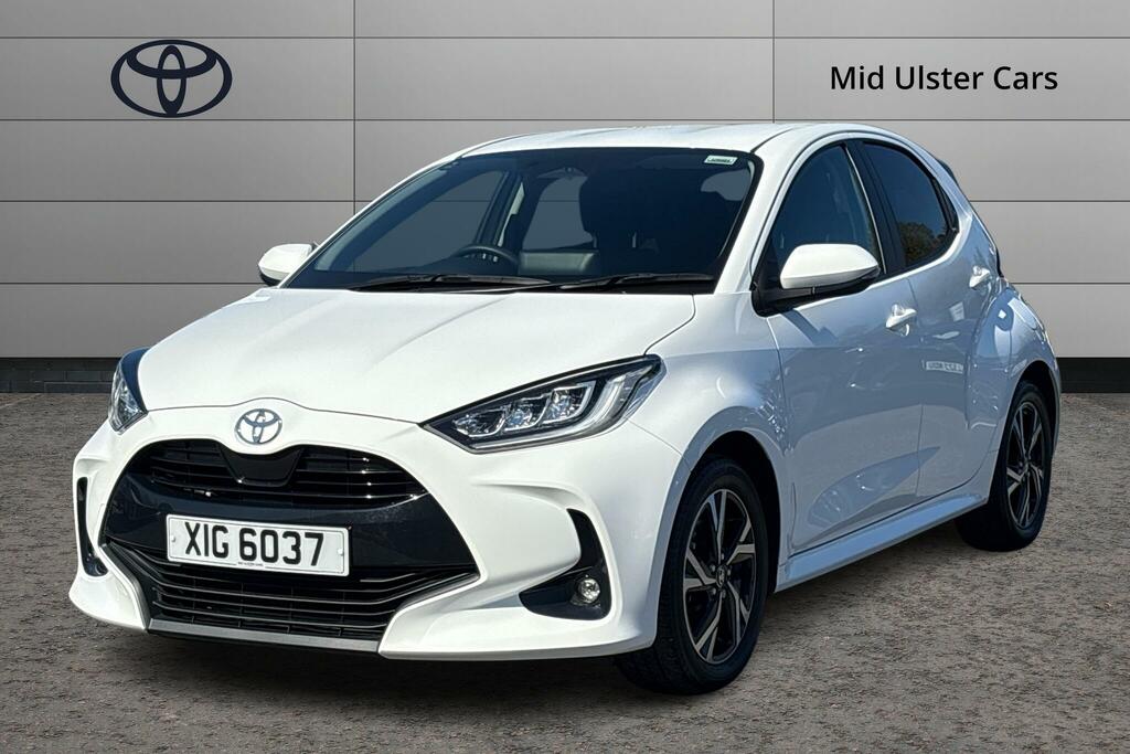 Toyota Yaris 1.5 Hybrid Design Cvt XIG6037 White #3