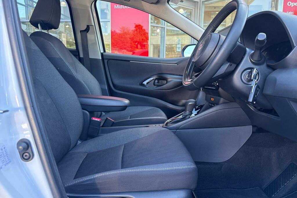 Toyota Yaris 1.5 Hybrid Design Cvt XIG6037 White #6