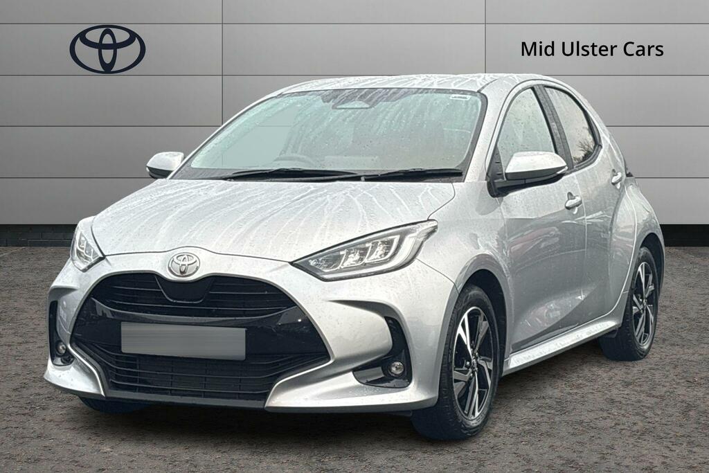 Toyota Yaris 1.5 Hybrid Design Cvt FG25EPO Silver #3