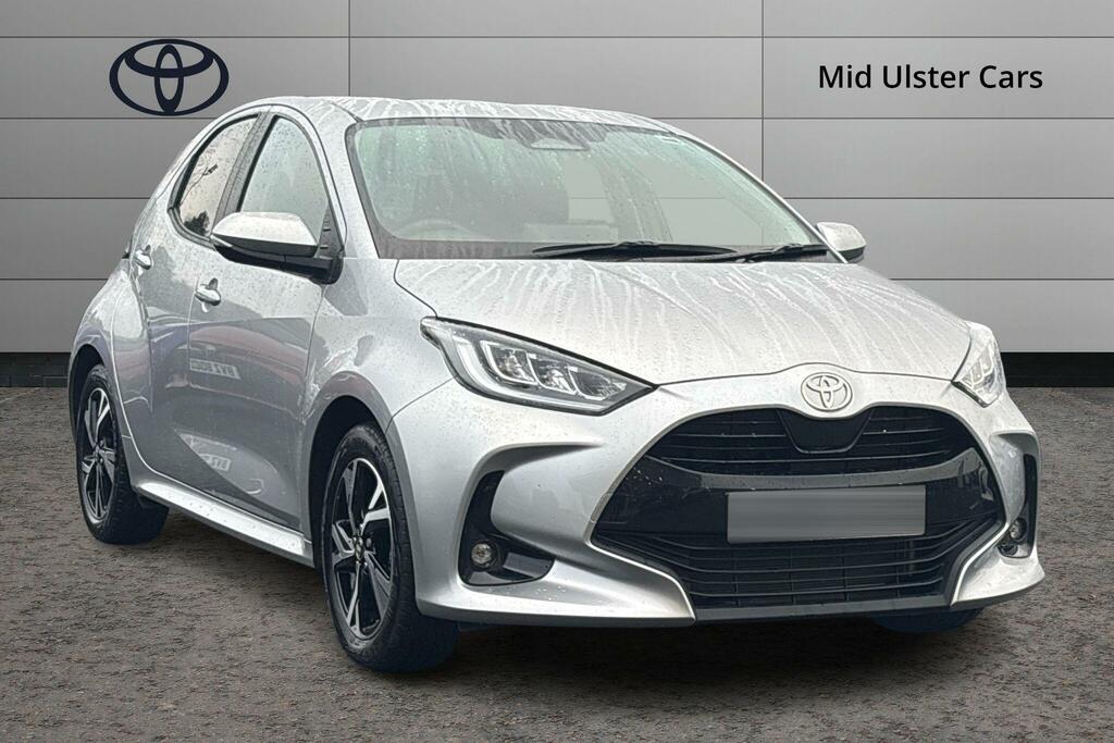 Toyota Yaris 1.5 Hybrid Design Cvt FG25EPO Silver