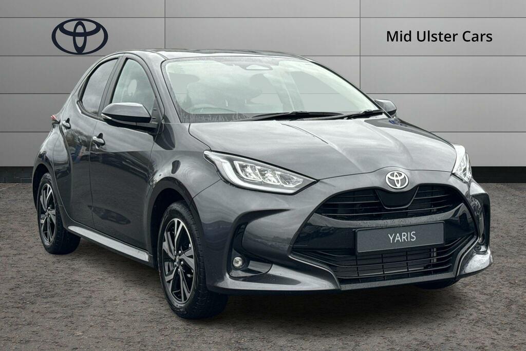 Toyota Yaris 1.5 Hybrid Design Cvt MV25ZXE Grey