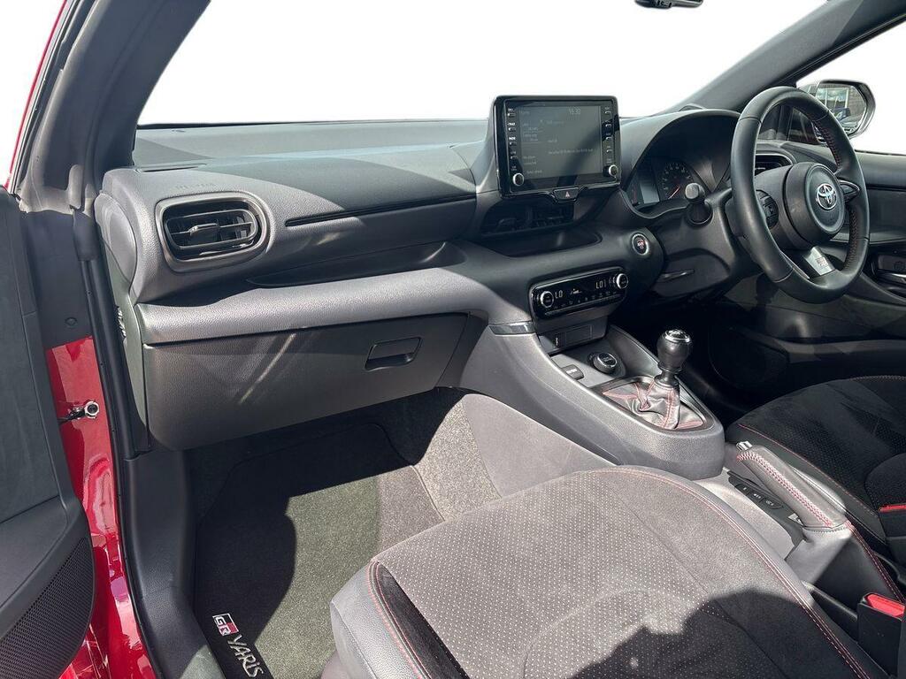 Toyota Yaris 1.6 Awd Circuit Pack UGZ7772 Red #2