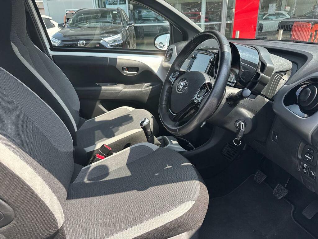 Toyota Aygo 1.0 Vvt-i X-trend Tss YHZ5361 White #6