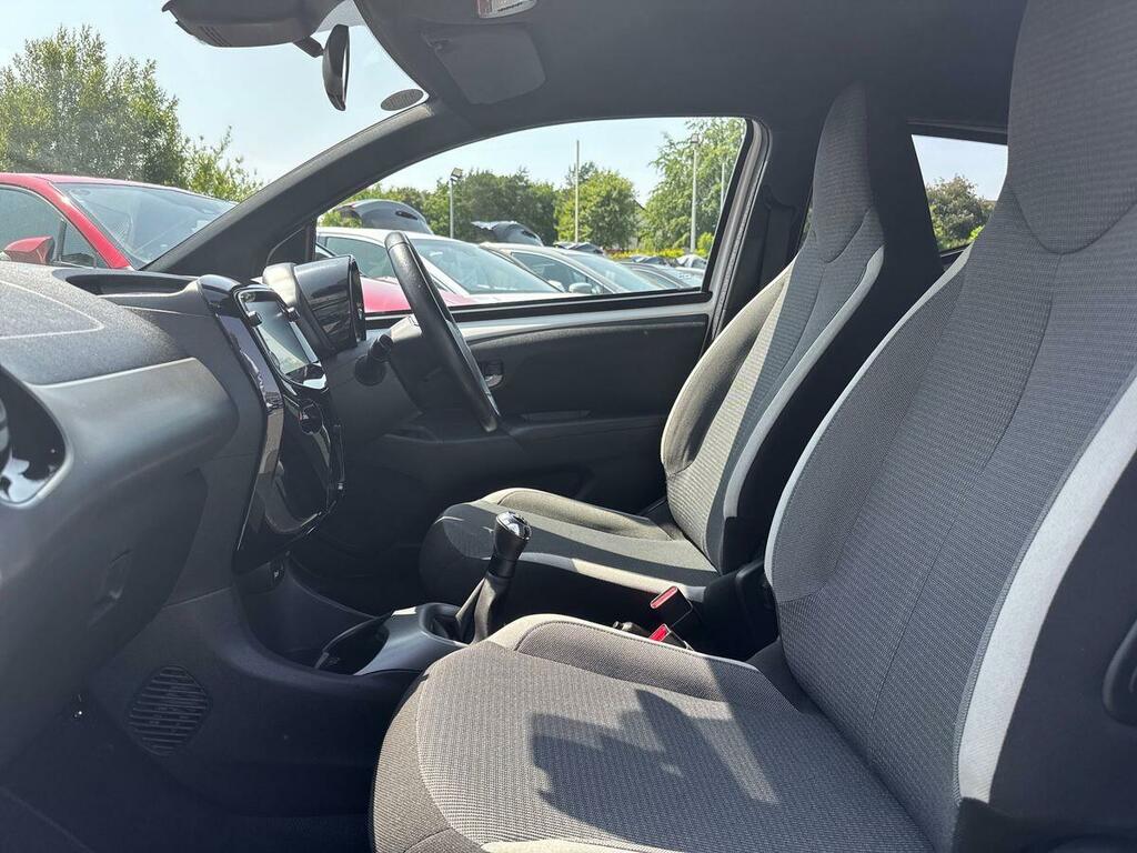 Toyota Aygo 1.0 Vvt-i X-trend Tss YHZ5361 White #2