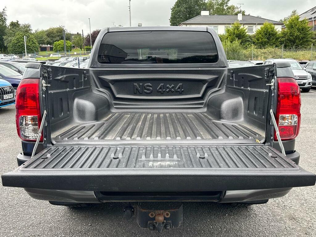 Toyota HILUX 2020 69 Invincible Black #12