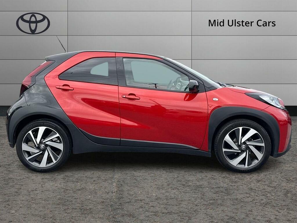 Toyota Aygo X 1.0 Vvt-i Edge Red #4
