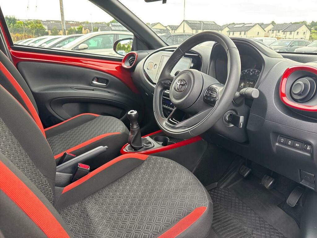 Toyota Aygo X 1.0 Vvt-i Edge Red #6