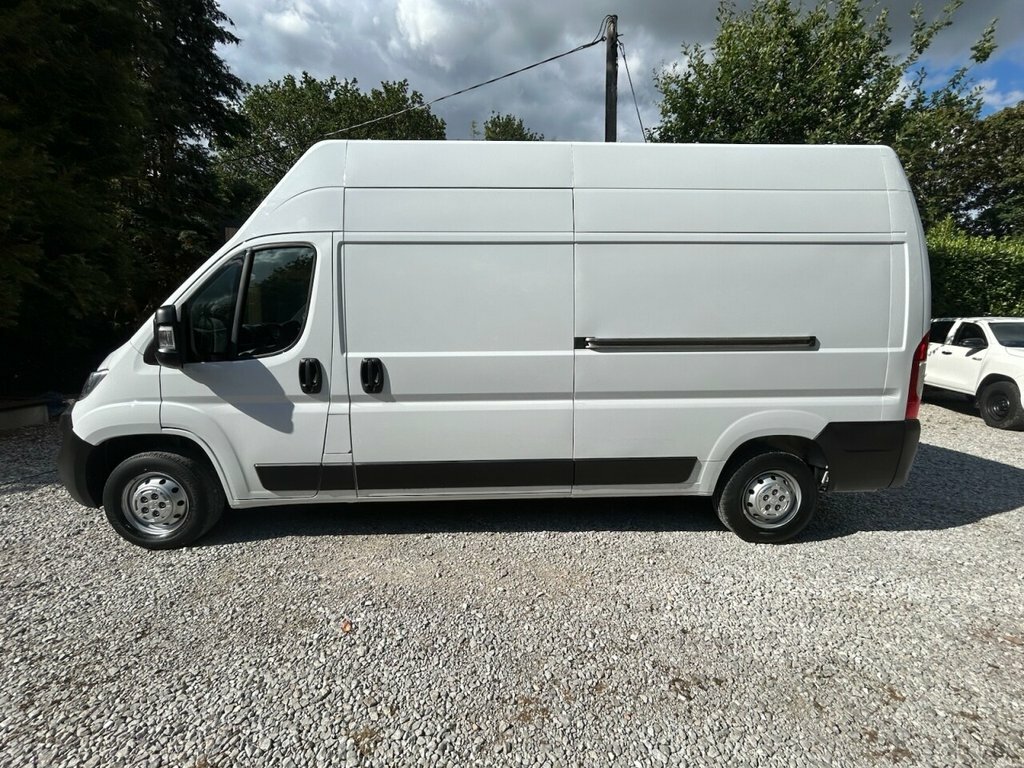 Vauxhall Movano 2.2L Prime DY23VFA White #3
