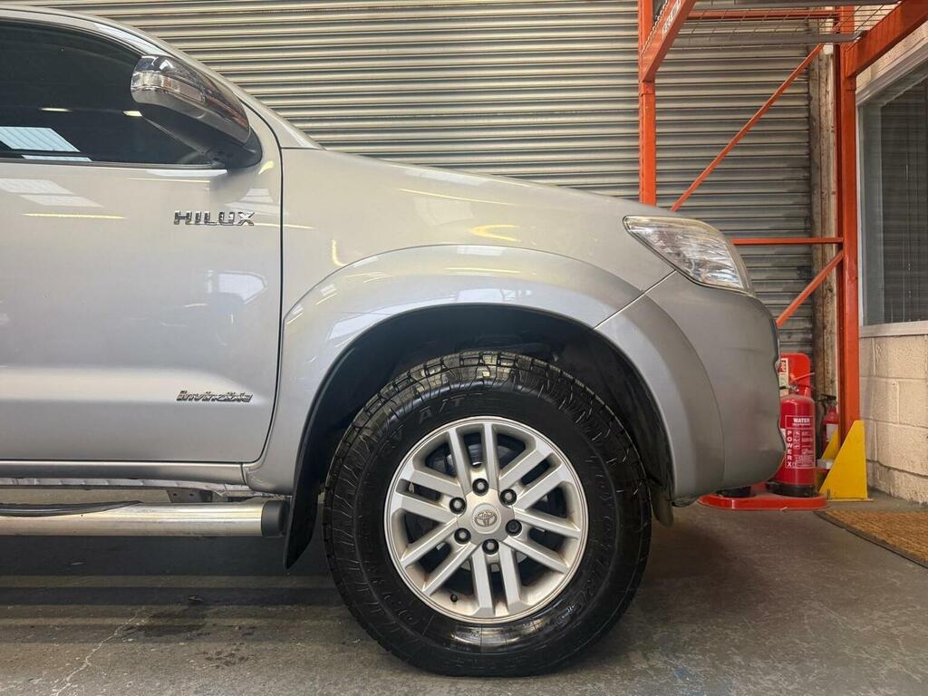 Toyota HILUX Active 4X4 White #18
