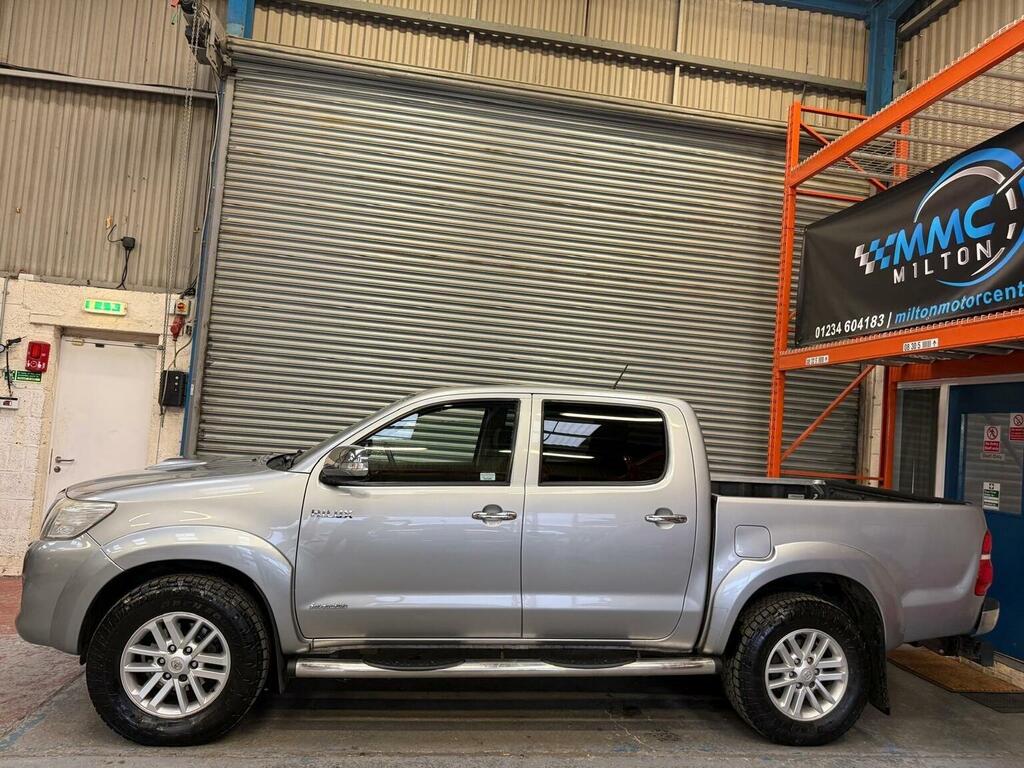 Toyota HILUX Active 4X4 White #11