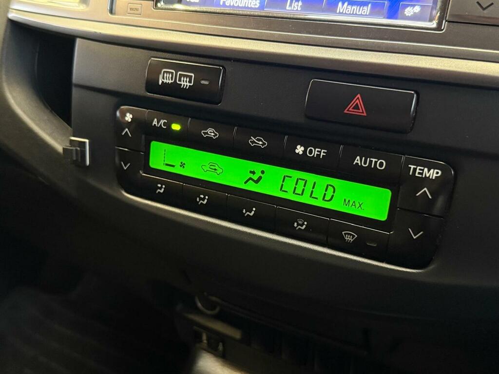 Toyota HILUX Active 4X4 White #42
